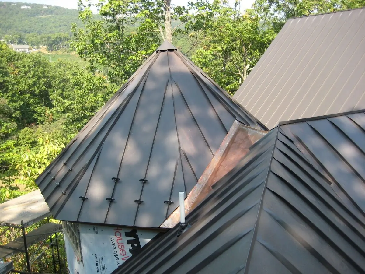 Professional Roof Tarp Installation by Craftsman Roofing in Martic